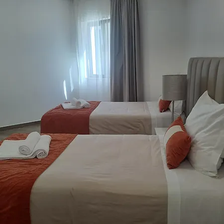 בית הארחה Algarpapa 4*